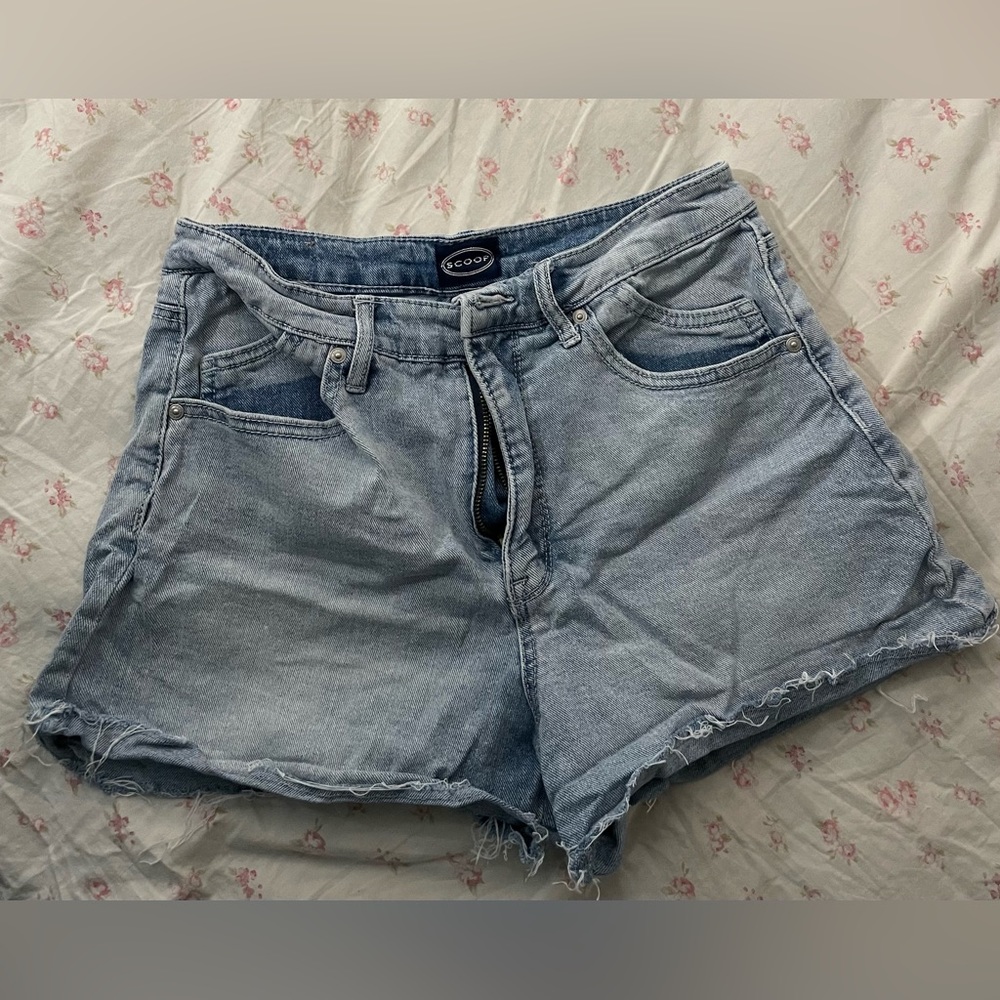 Light washed Jean shorts